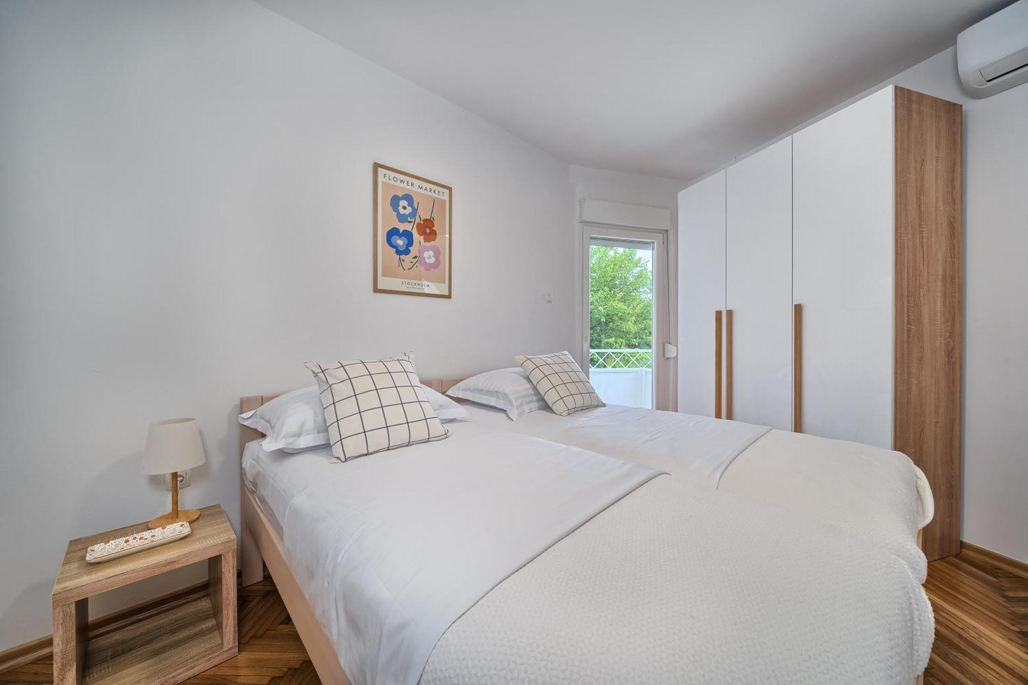 Apartman A1-luxury W Big Balcony 4 Min Walk To