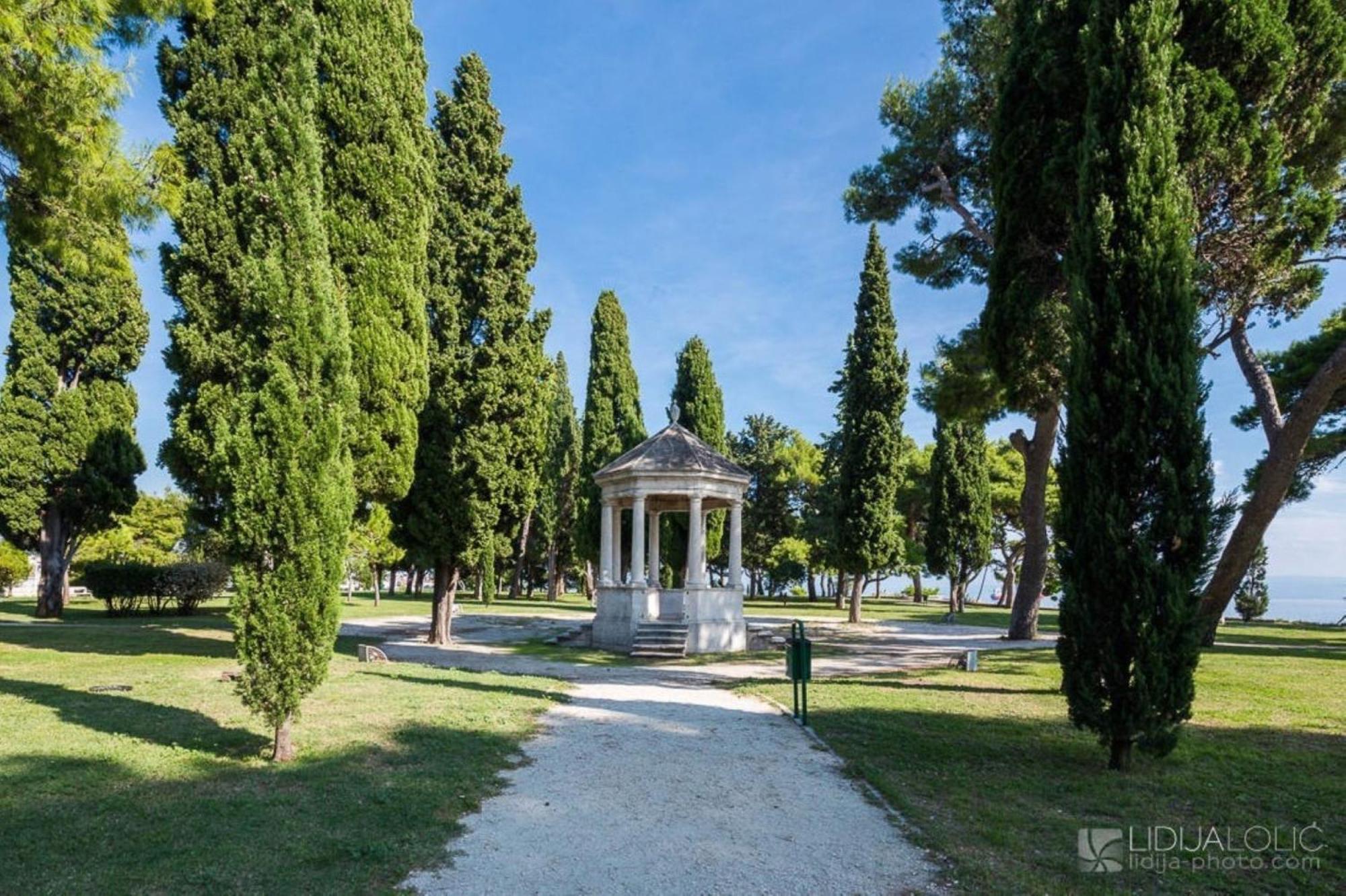 A1-luxury W Big Balcony 4 Min Walk To * Split