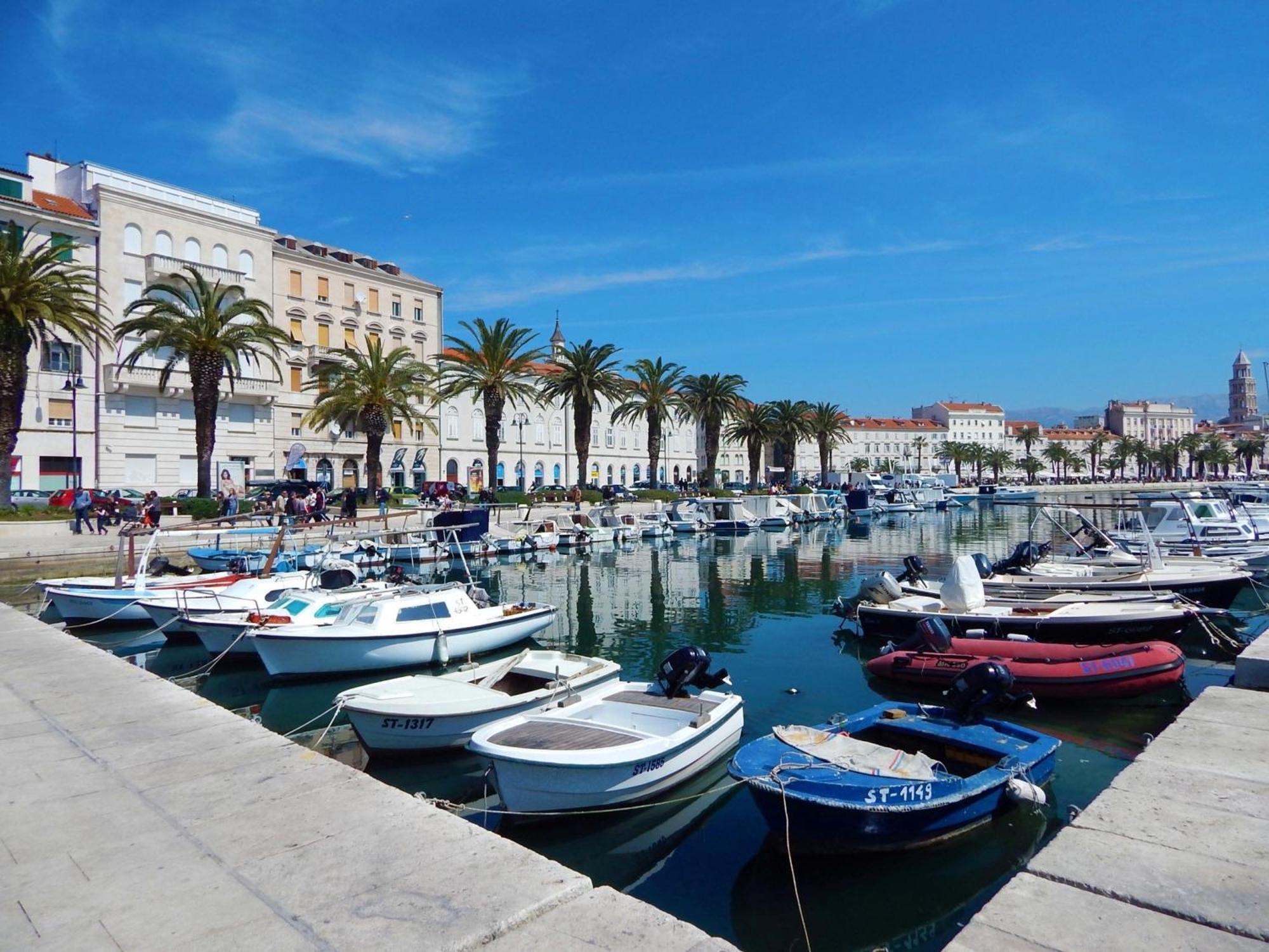 A1-luxury W Big Balcony 4 Min Walk To * Split